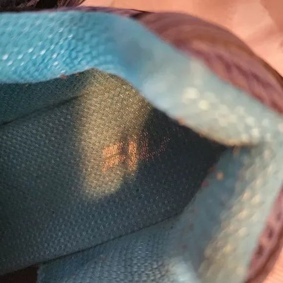 Fila Women's Sneahets, Size 7. Like new - Picture 6 of 9